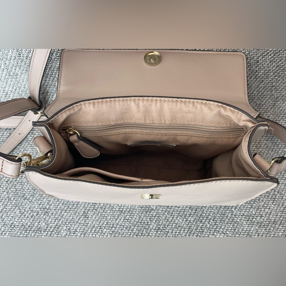 Cream Handbag with White Beaded Handle - Picture 3 of 16